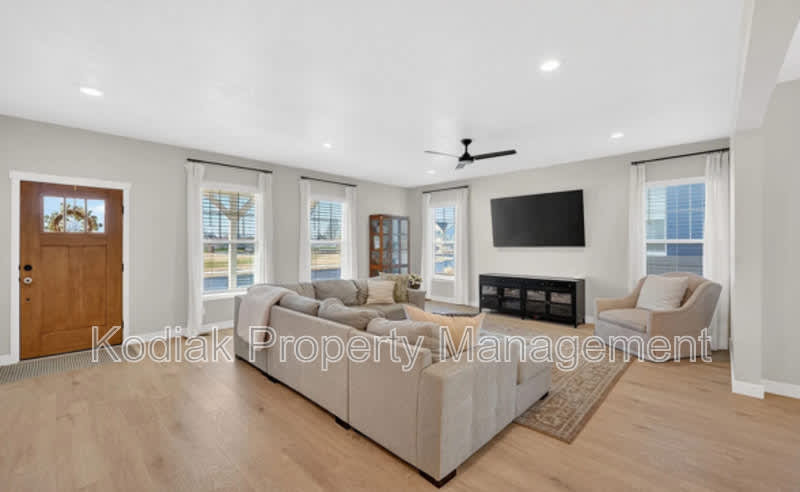 979 W Shoreline Dr – photo 4