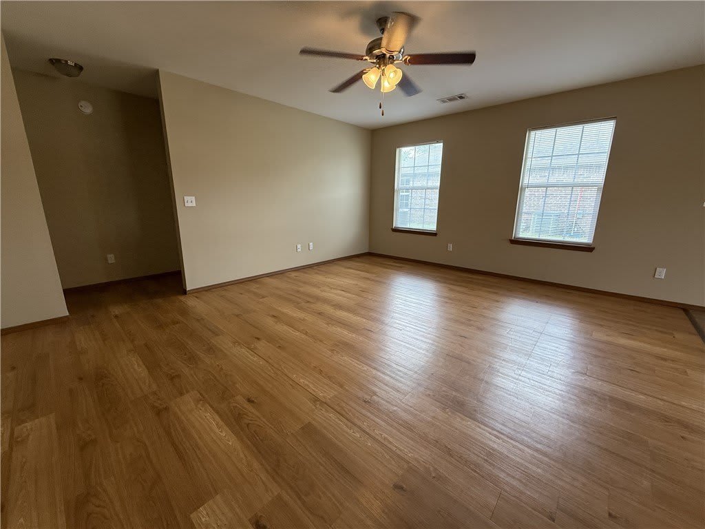 213 Foxglove Street – photo 2