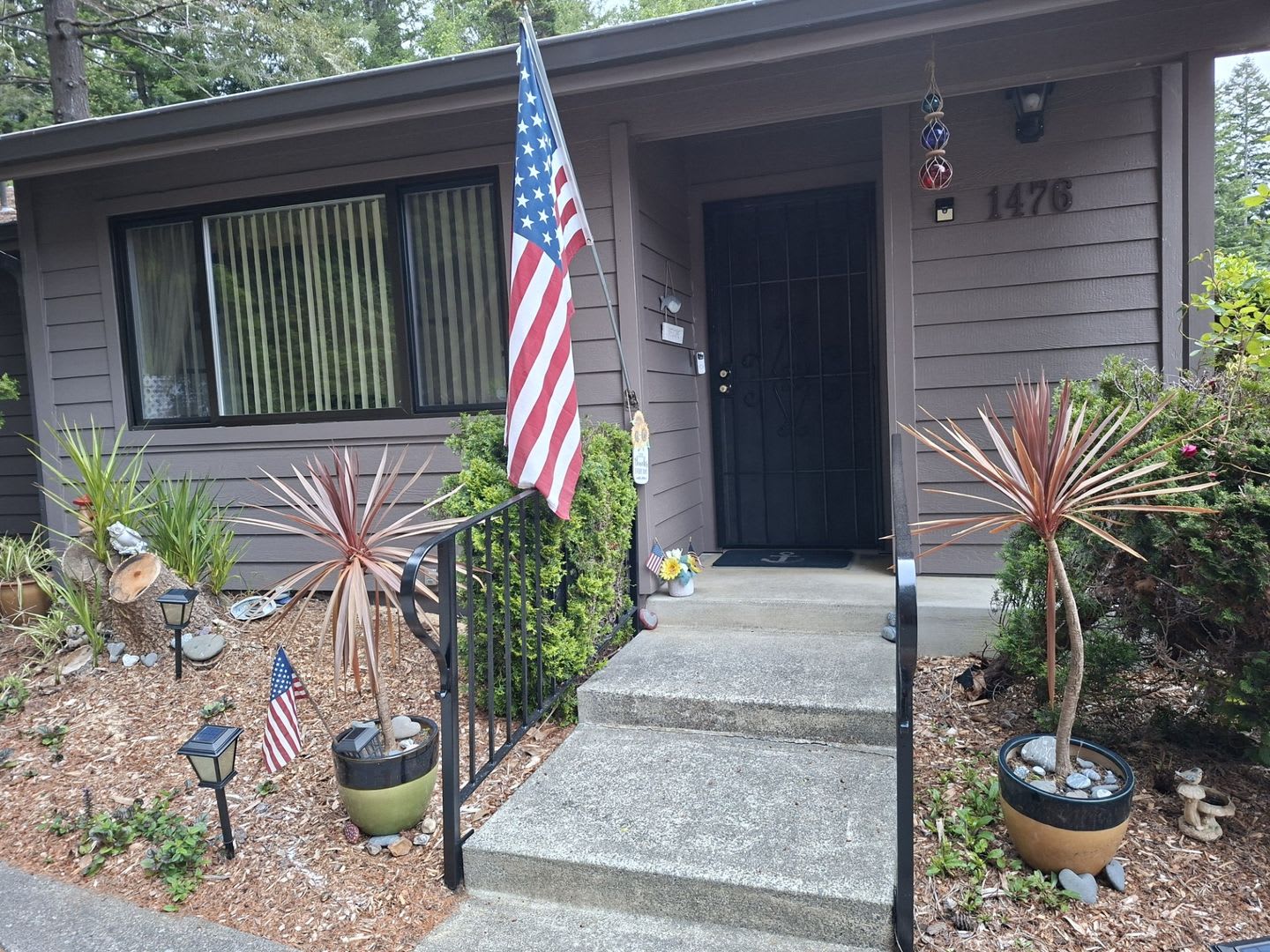 1476 Glenwood Dr – photo 2