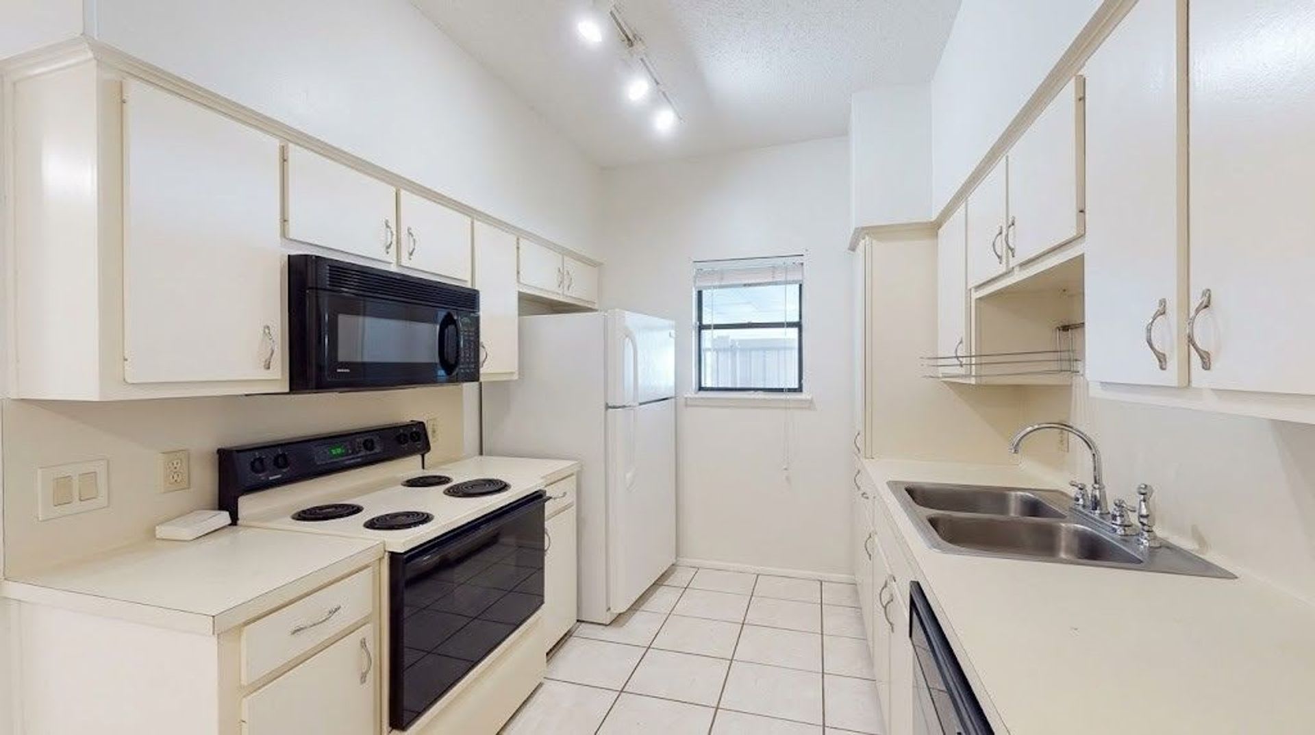 Windtree Condominium – photo 4