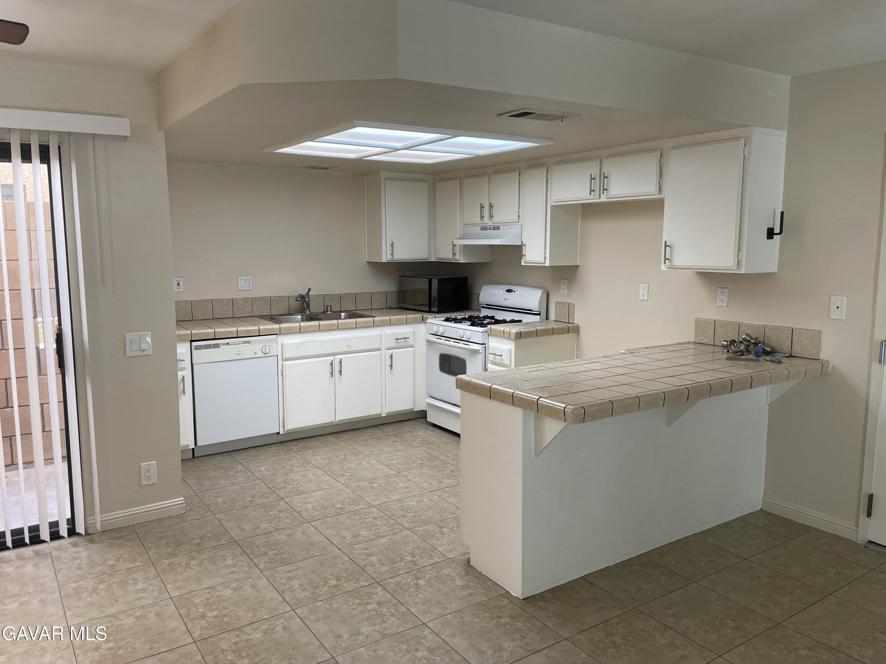 1739 W Avenue J15 – photo 2
