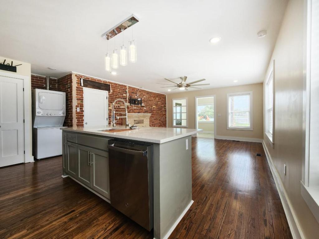 2529 E Admiral Pl – photo 5