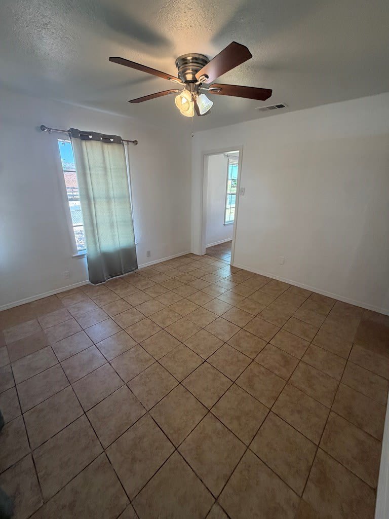401 Benton – photo 5
