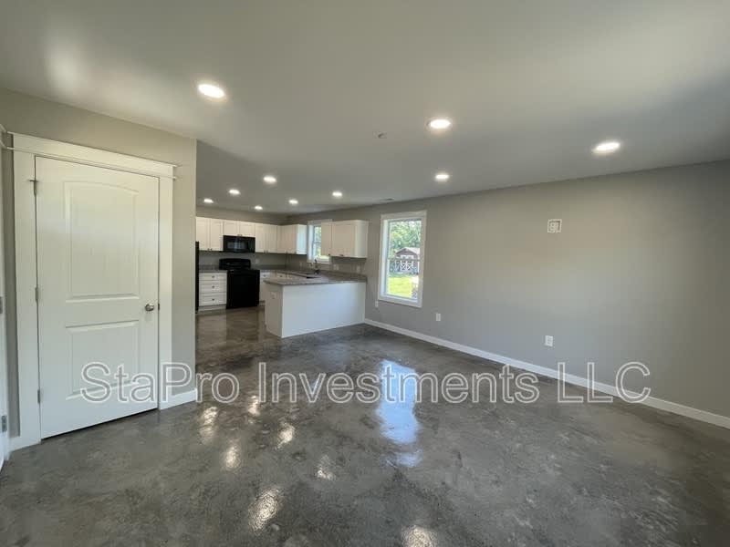 1128 Slaters Creek Rd – photo 4