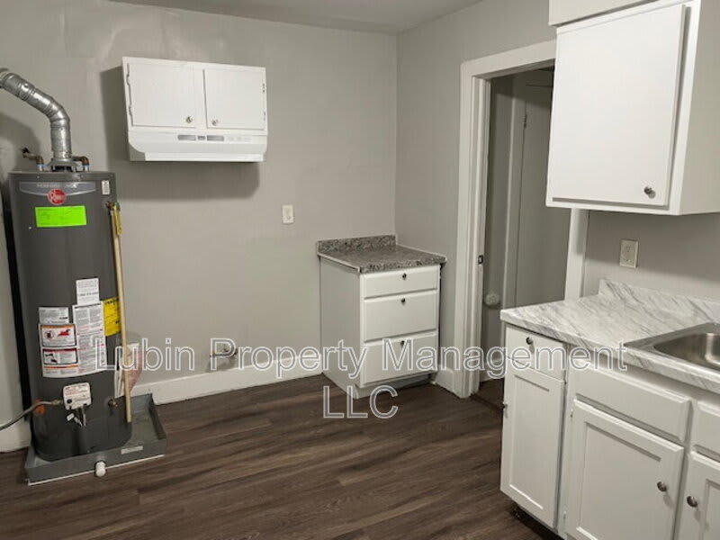 781 David St – photo 4