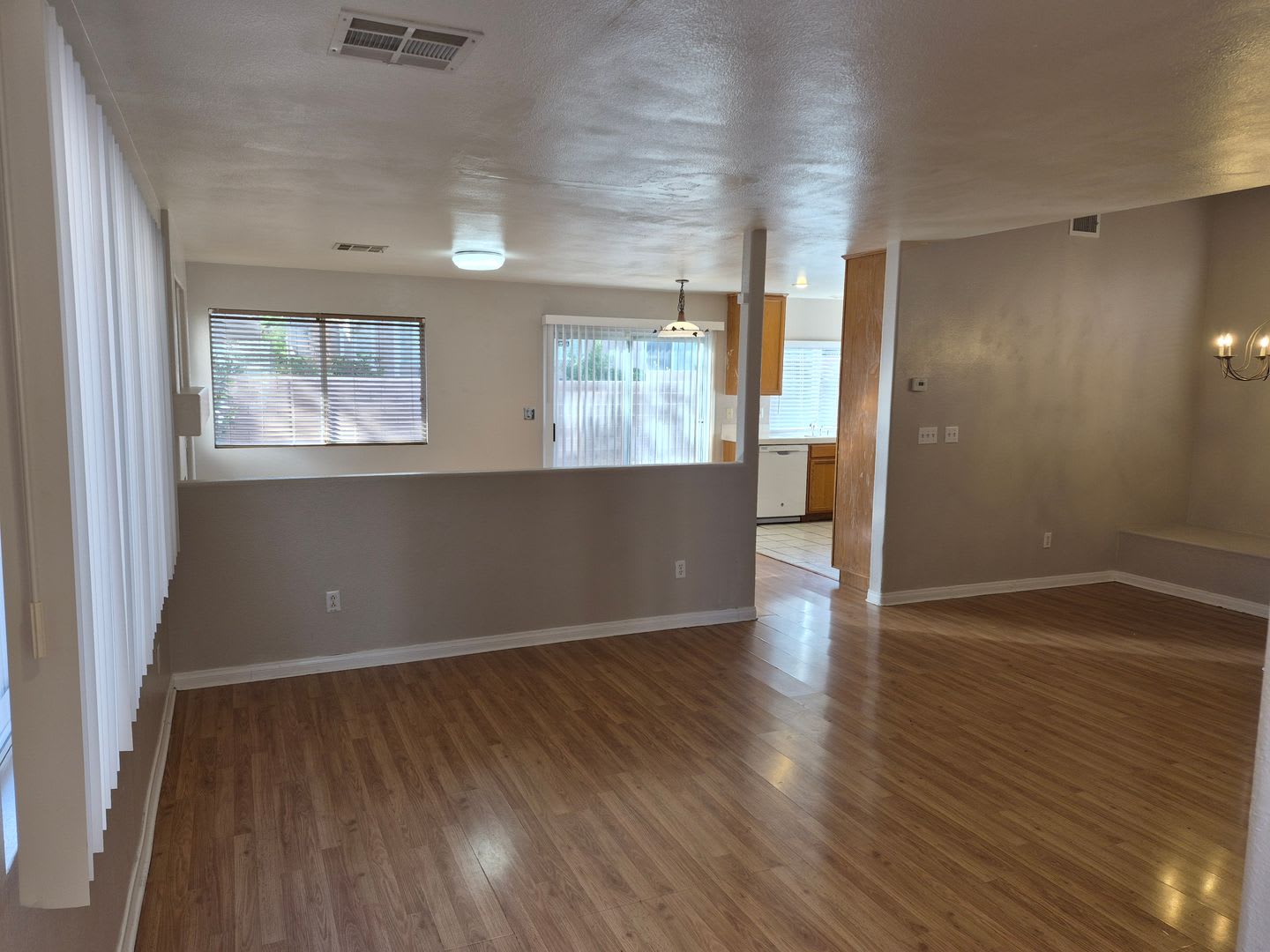 AVAILABLE NOW**SUMMERLIN ***4/2.5/2 CAR – photo 2