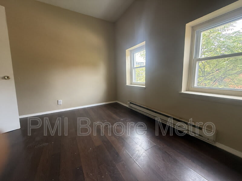 720 Newington Avenue – photo 4