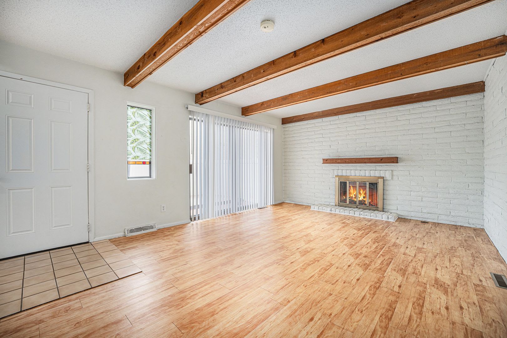 Charming 2 Bedroom 1.5 Bathroom Condo in Southeast Denver available Now! – photo 2