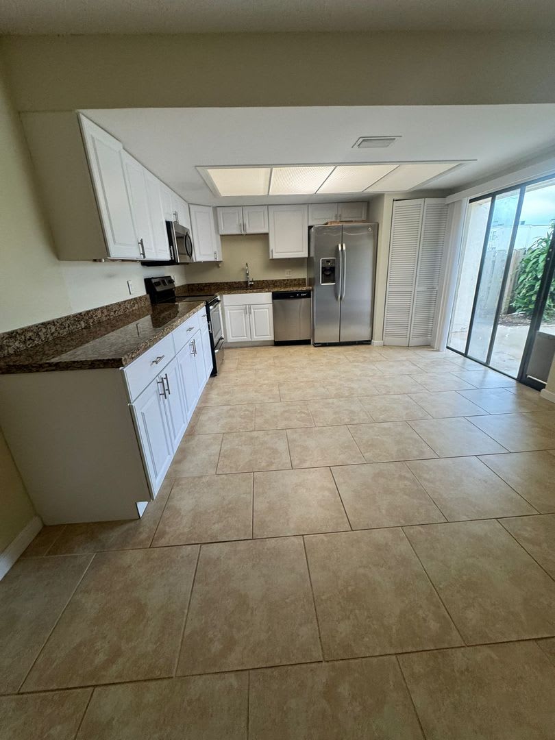 Spacious Townhouse In The Heart Of Wellington Don T Miss It – photo 3