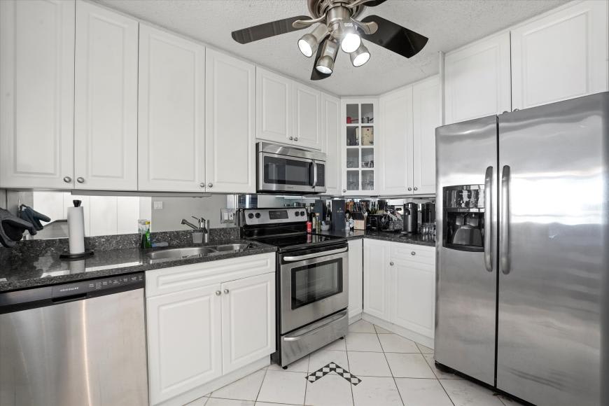111 W Maple St – photo 3