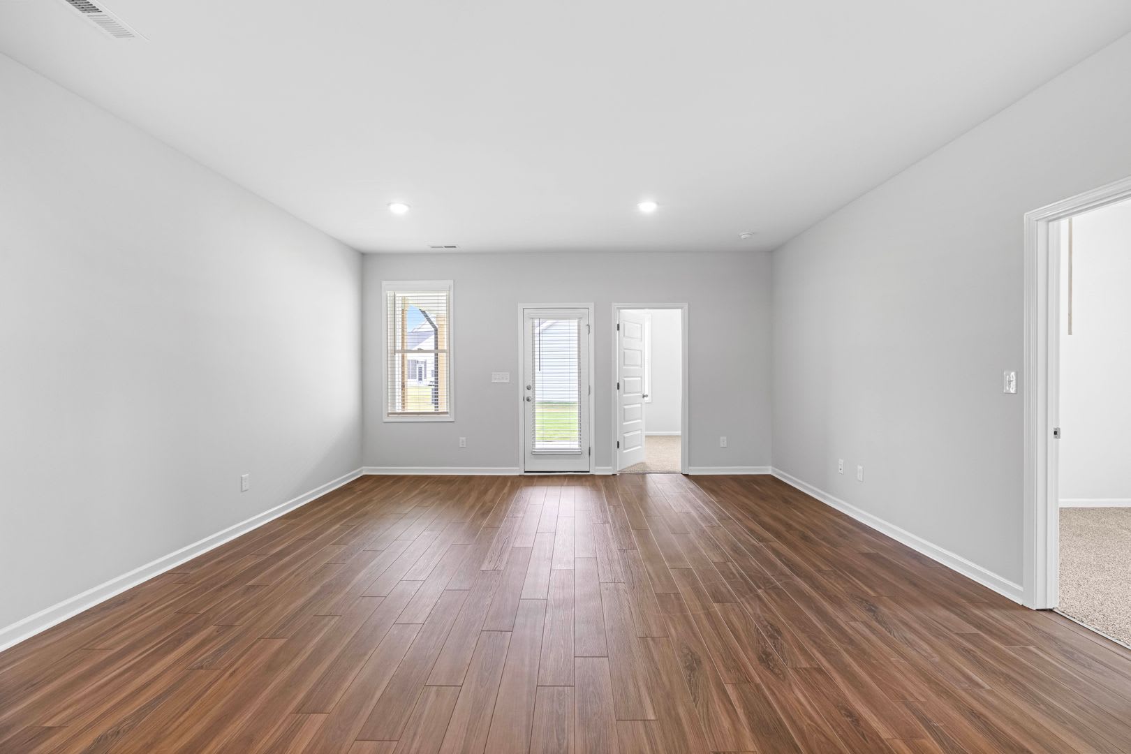 3 Bedroom Triplex in Smithfield! – photo 4