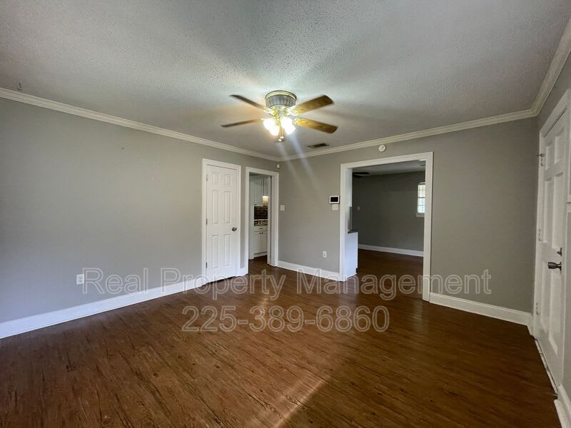275 W Chalfont Dr. – photo 3