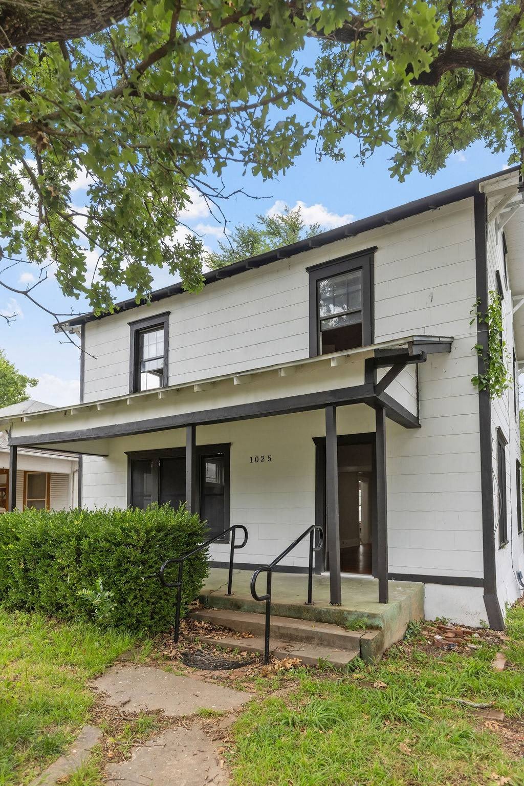 1025 W Walker St – photo 5
