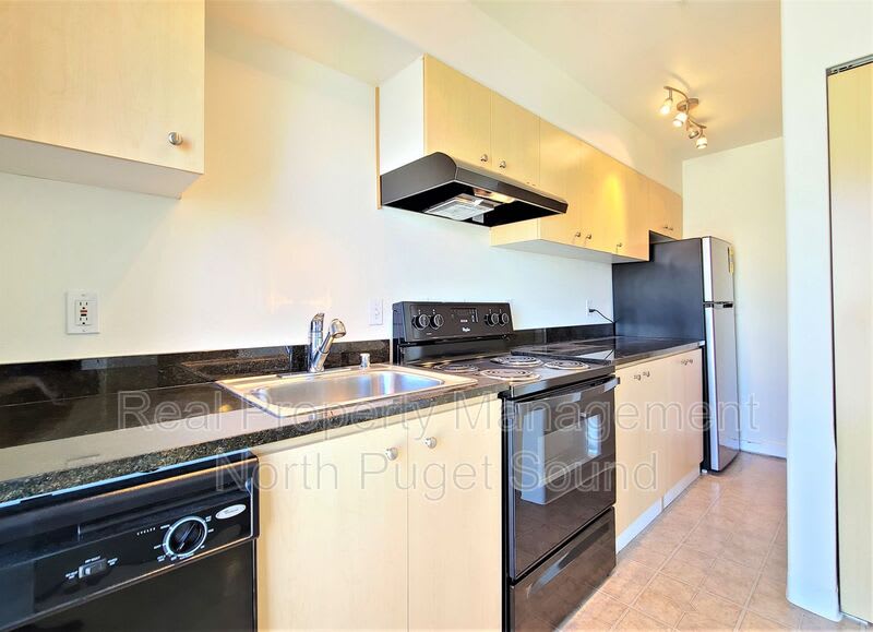 2824 Grand Ave – photo 5