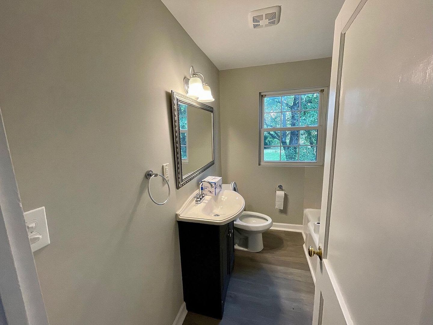 Room in 3 Bedroom Home at Glory St – photo 5