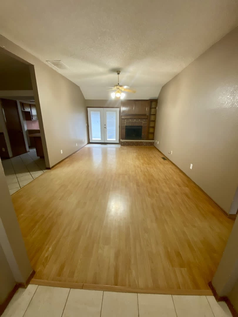 Storm Shelter 3 Bed 2 Bath 2 Car Garage Home For Rent In Edmond Near 15Th And Santa Fe Dead End Quiet Street – photo 3
