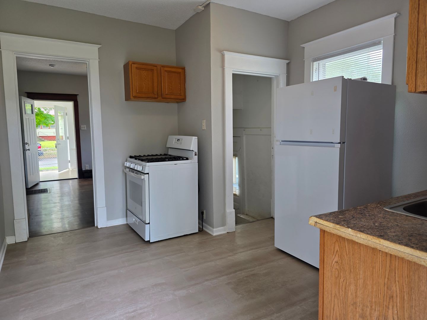 Large 3 Bedroom newly updated house for rent! – photo 4