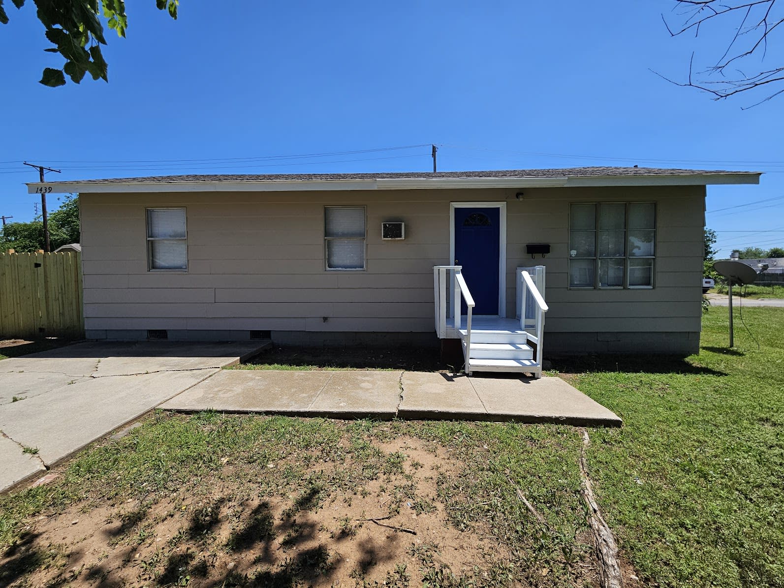 1439 NE 24th St – photo 1