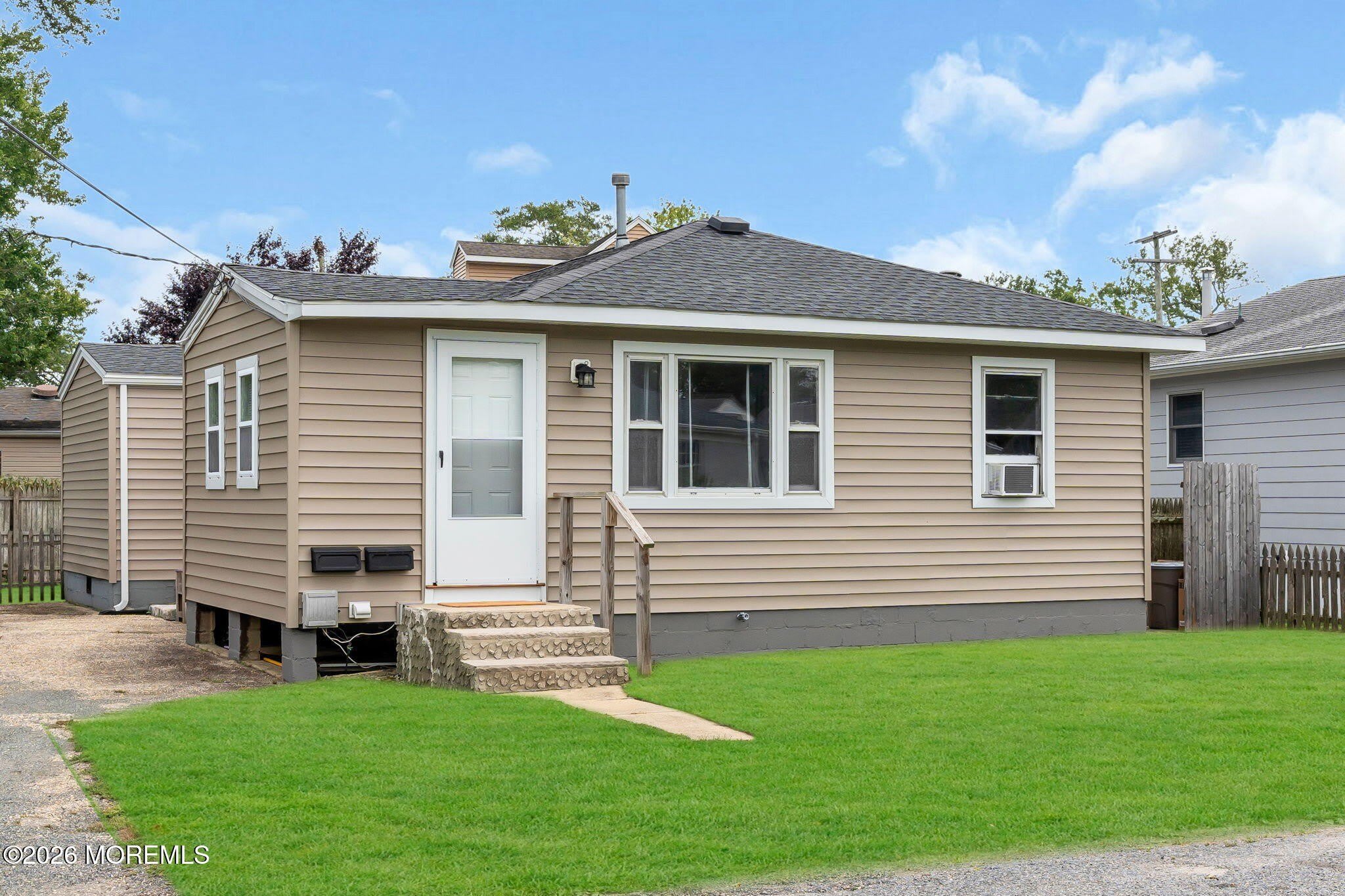 1218 Lister Street – photo 2