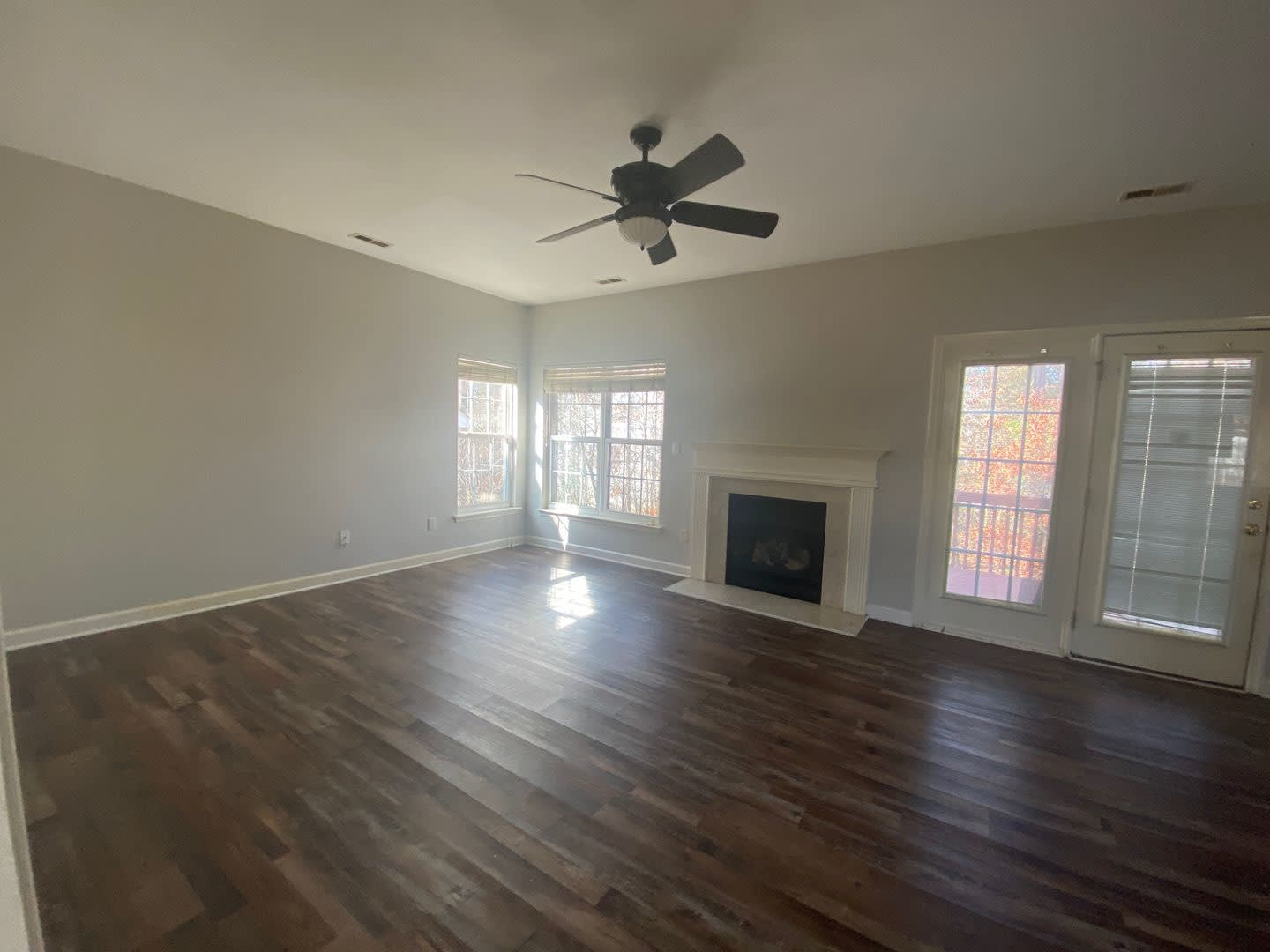 Room in 4 Bedroom Home at Hampton Pl Dr – photo 3