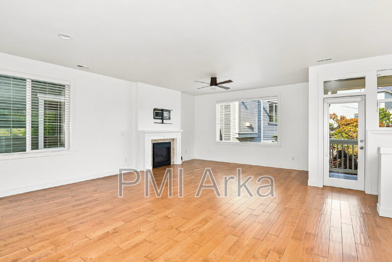 301 NE Denny Way – photo 4