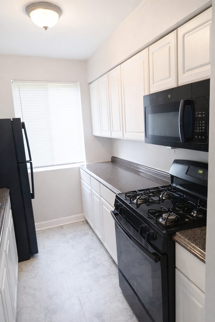 2026 Move In Special 500 Lease Signing Bonus Top Floor 2 Bedroom Condo In Southwest Dc Remodeled Move In Ready – photo 3