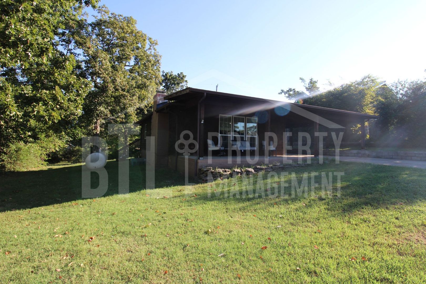 2 Bedroom Home in Reeds Spring – photo 1