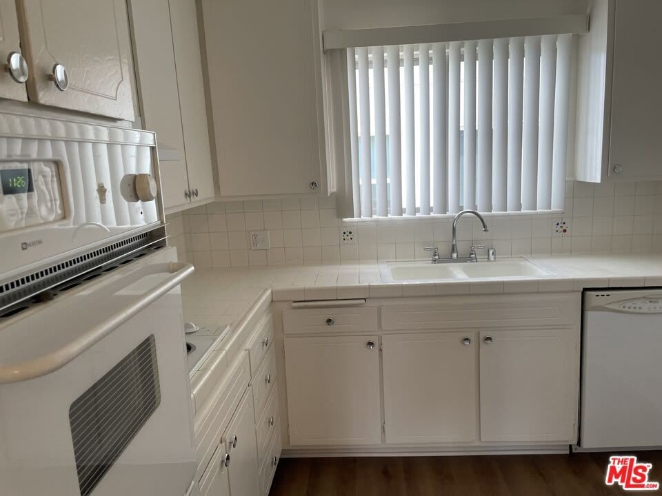 9204 Whitworth Dr – photo 3
