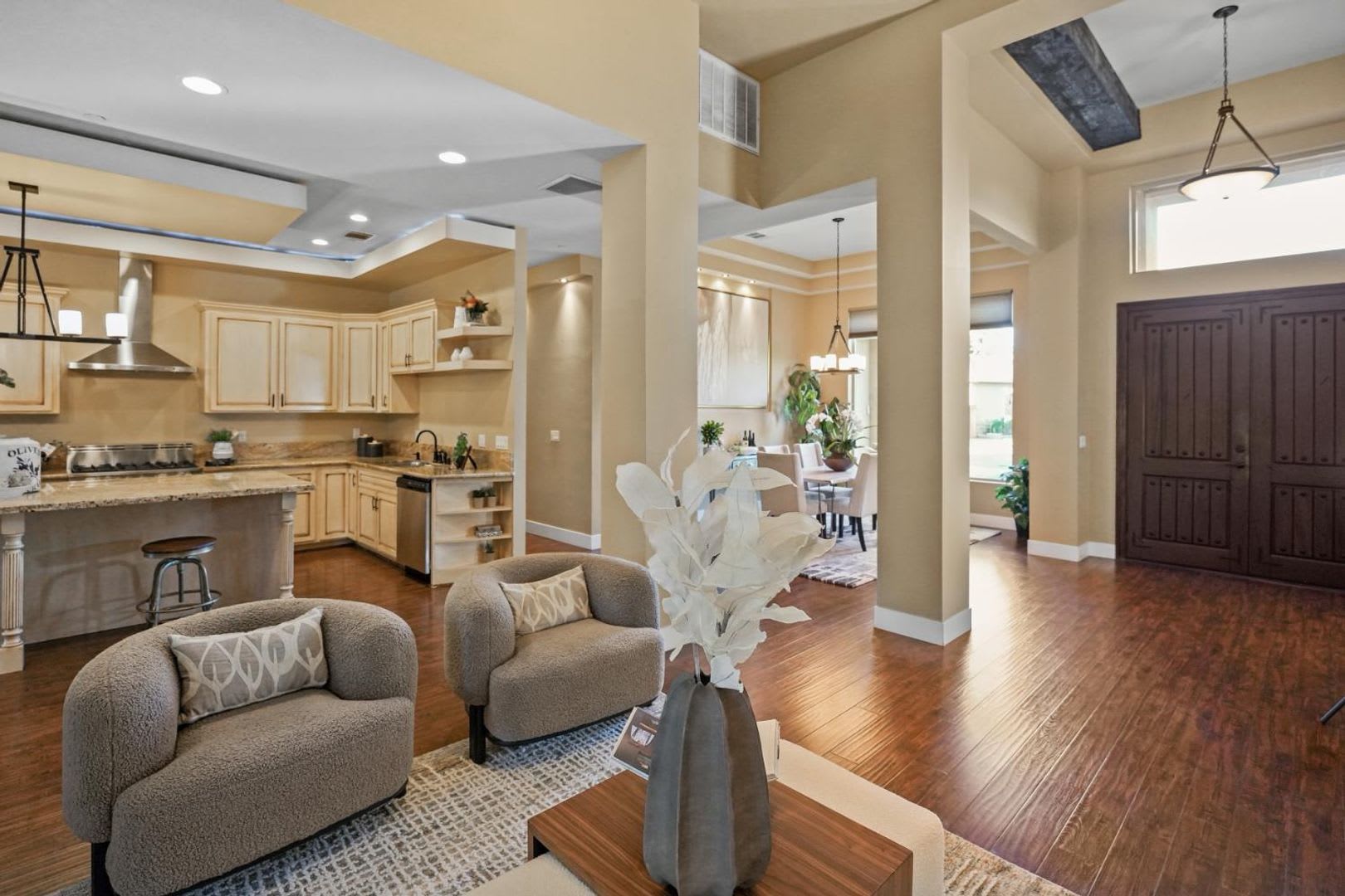 HIDDEN GEM IN ORANGEVALE – photo 2