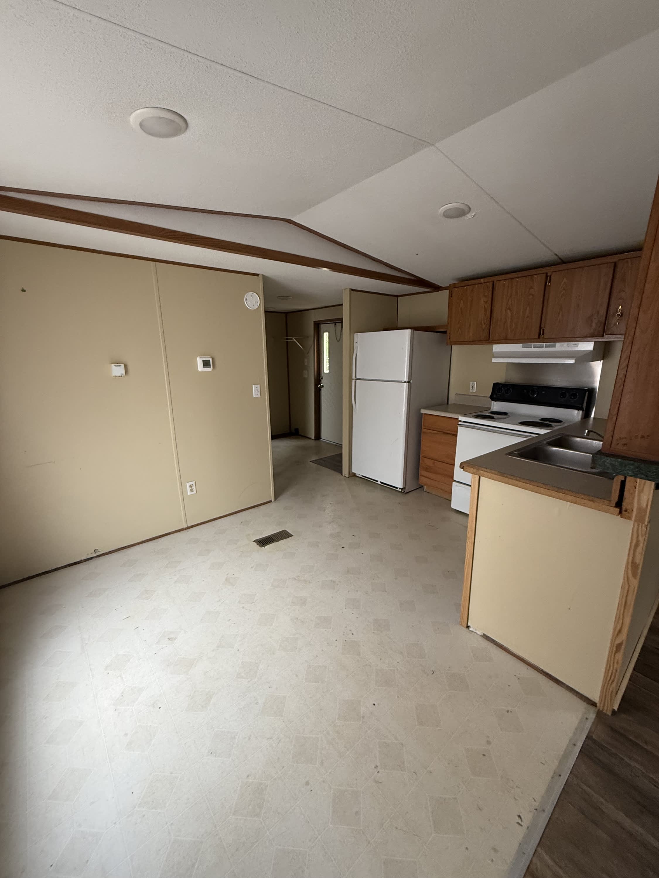 605 Henrietta St – photo 4