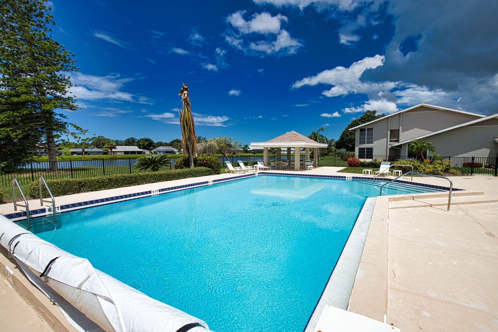 Seasonal Short-Term First Floor Condo in Pinebrook Lake Club Community with Community Pool! – photo 2