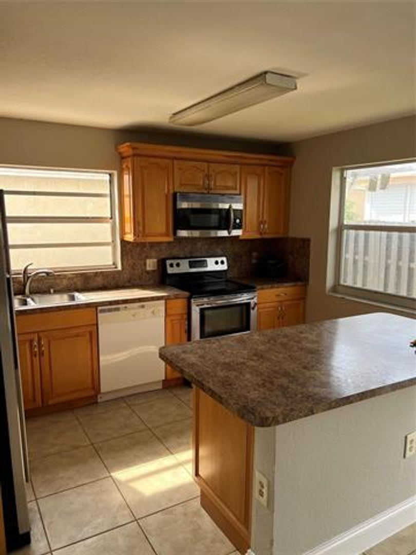 8265 NW 192nd Ter # 8265, Hialeah, FL 33015 – photo 1