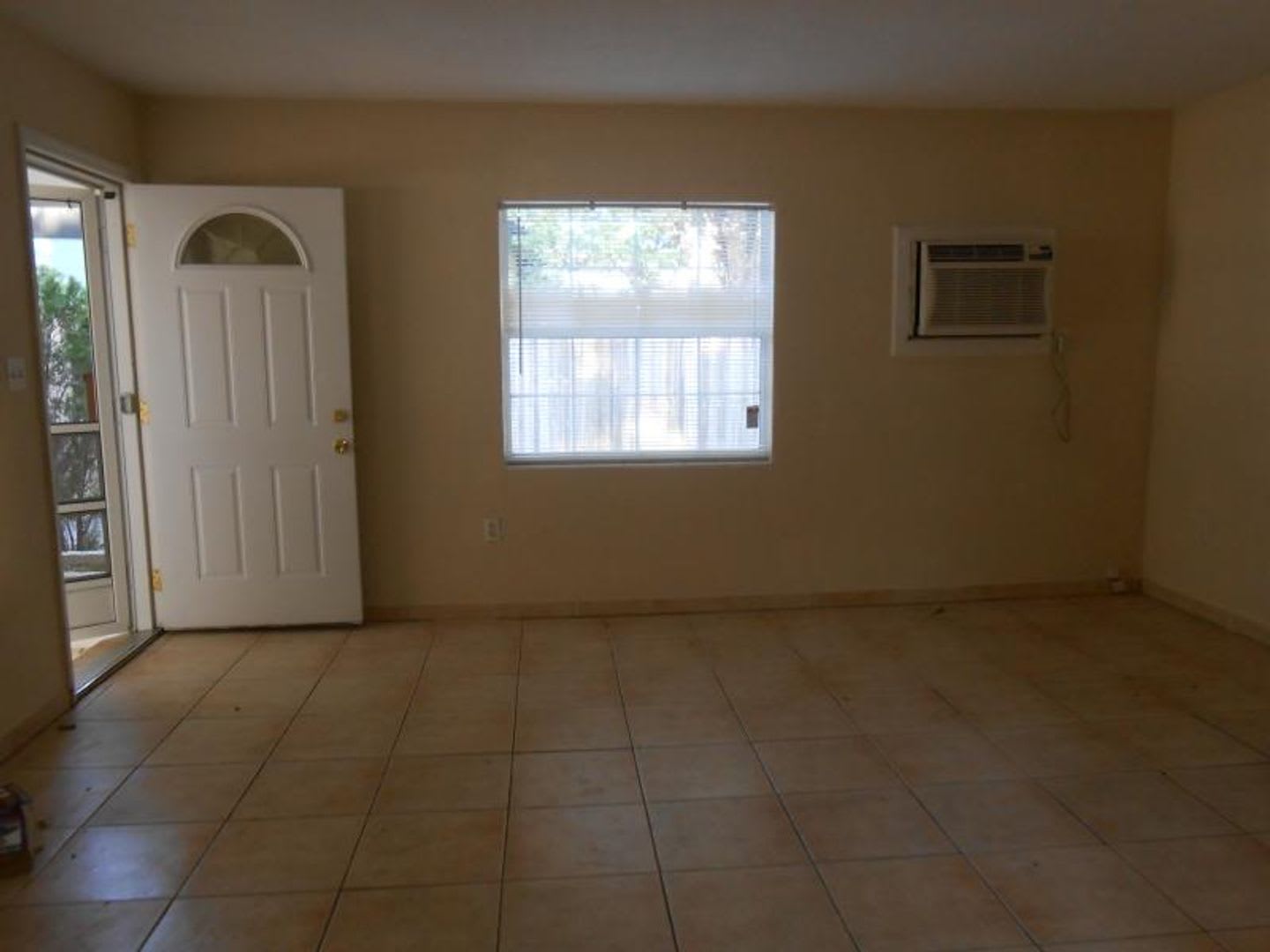 2/1 Duplex in College Park Area – photo 1