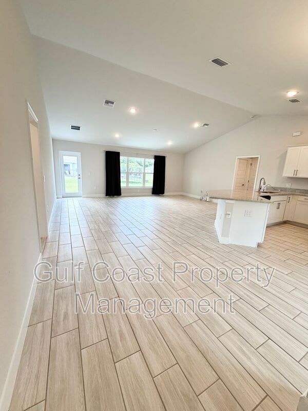 4865 Manila Ave – photo 2