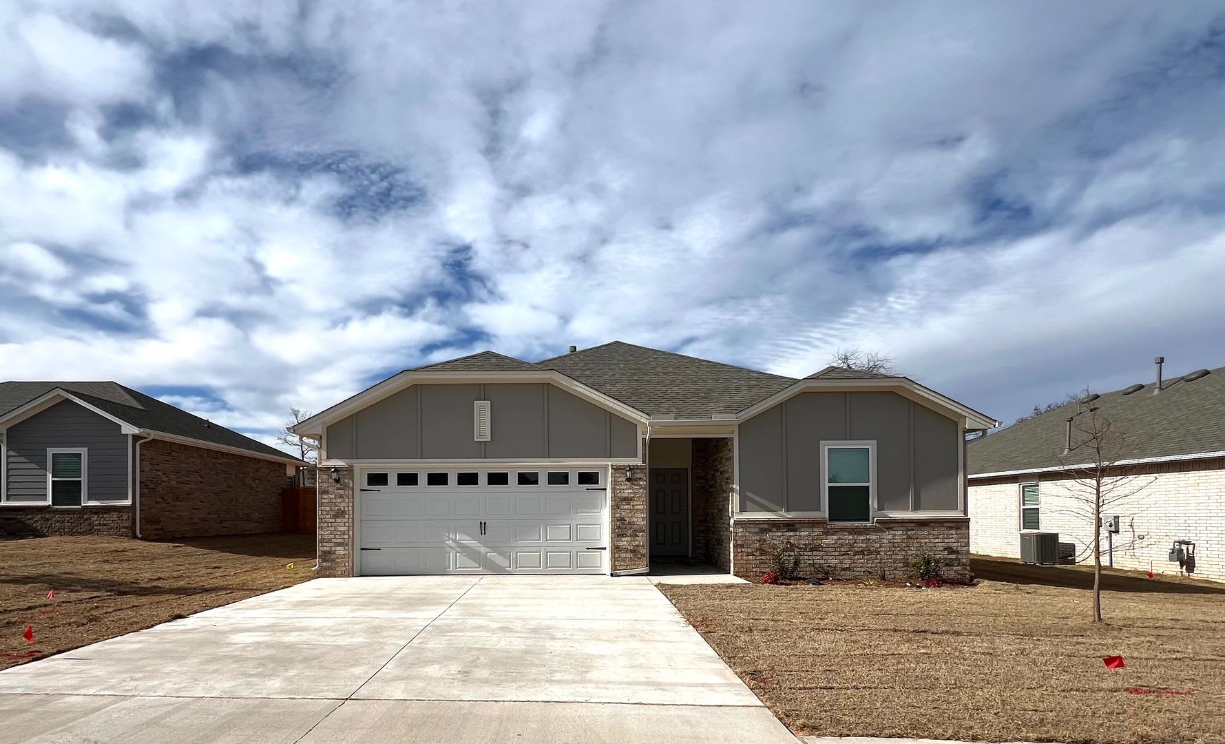3 Bedroom 2 Bathroom 2 Car Garage Home In Oakdale School District – photo 2