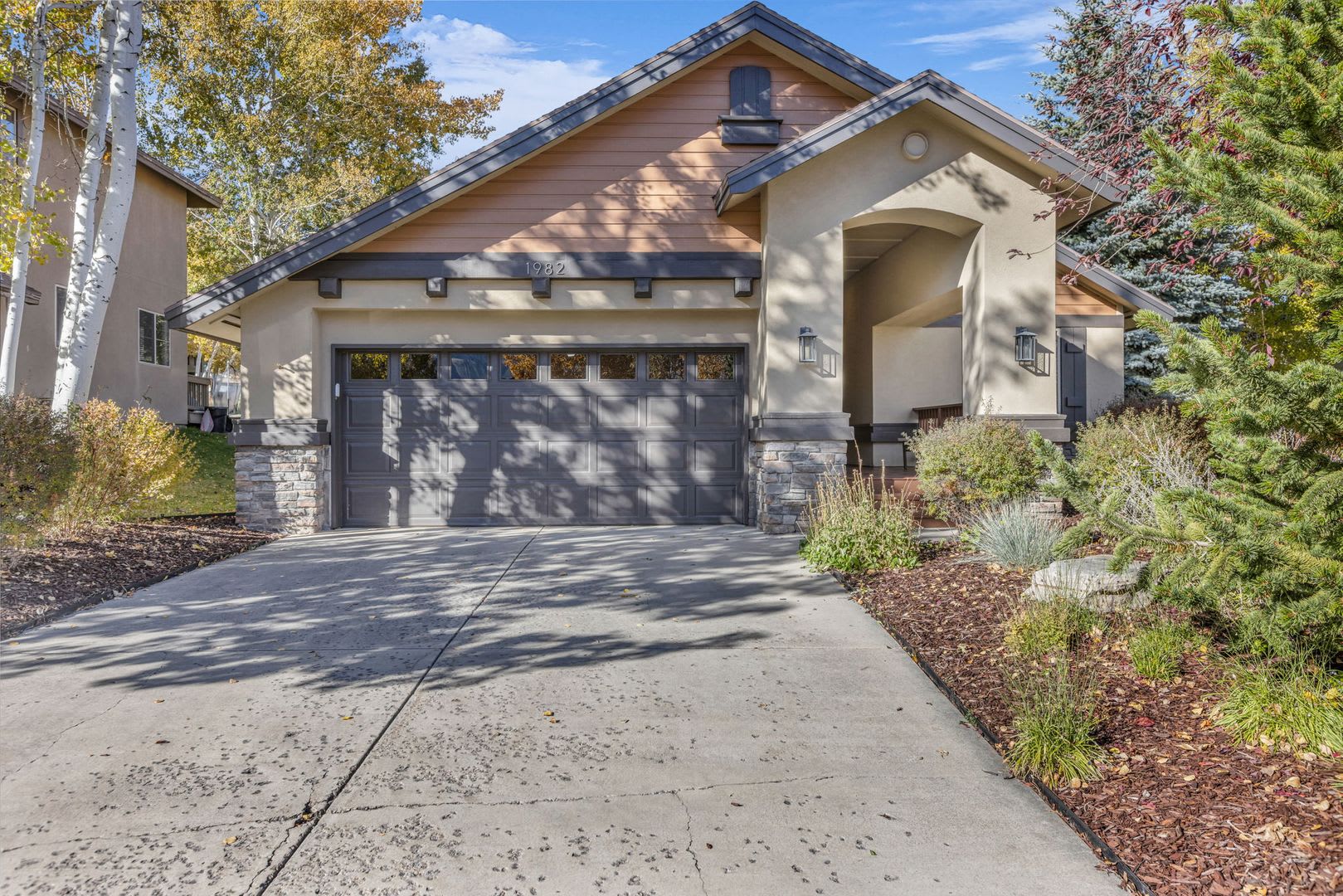 Single level Willowdraw Cottage in Sunpeak – photo 1