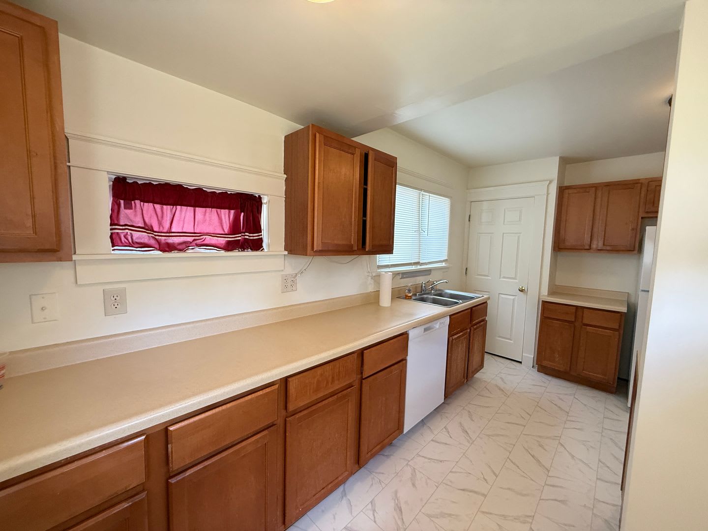 Well-Maintained 3-Bedroom Single-Family Home – photo 5