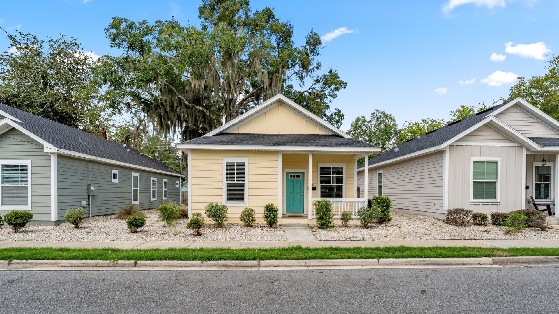 Historic Downtown Living – 3 Bed / 2 Bath Home – photo 1