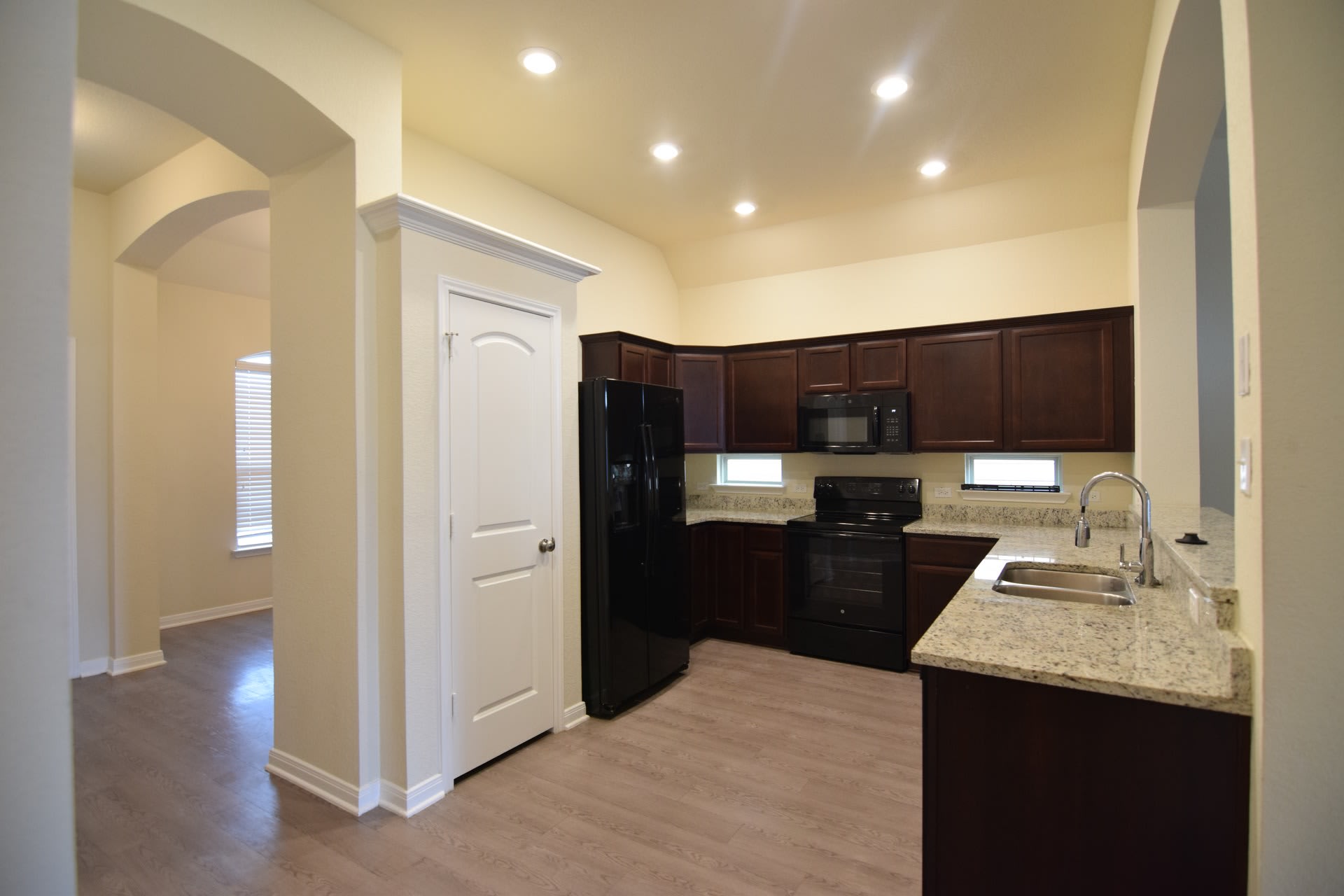 3410 Addison St – photo 4