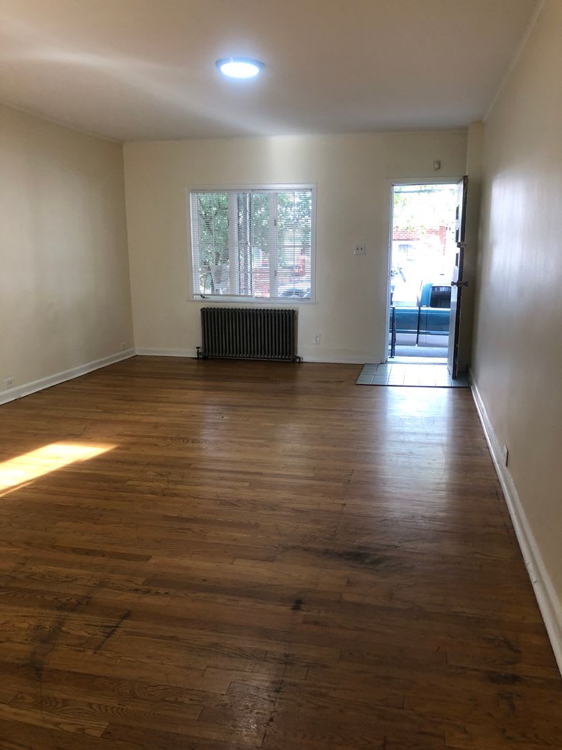 Great Home! 4 Bedroom House with Spacious Living Area! Full Basement for Storage! W/D Hook-ups! Yard! – photo 3