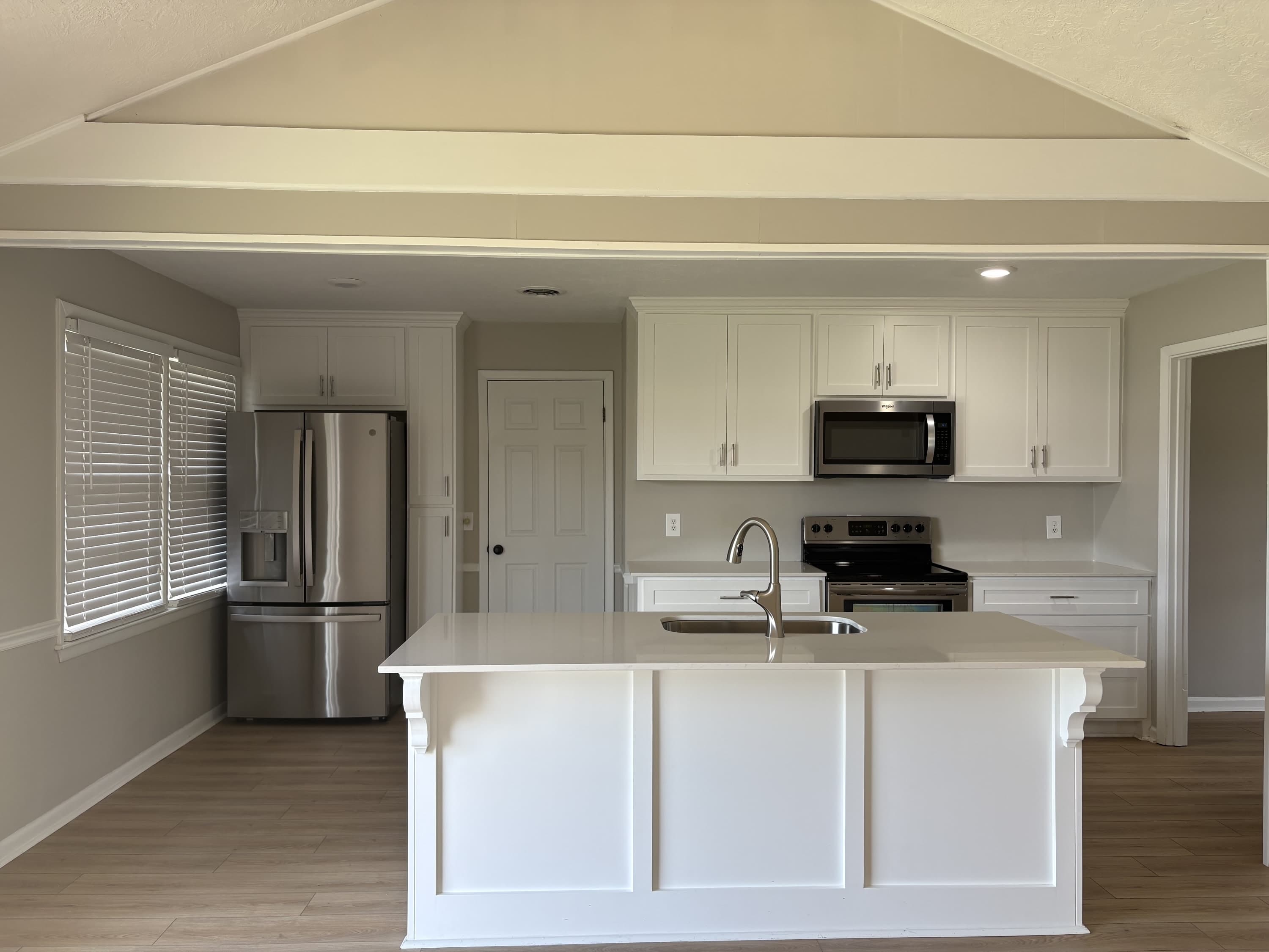 127 Holiday Court – photo 2