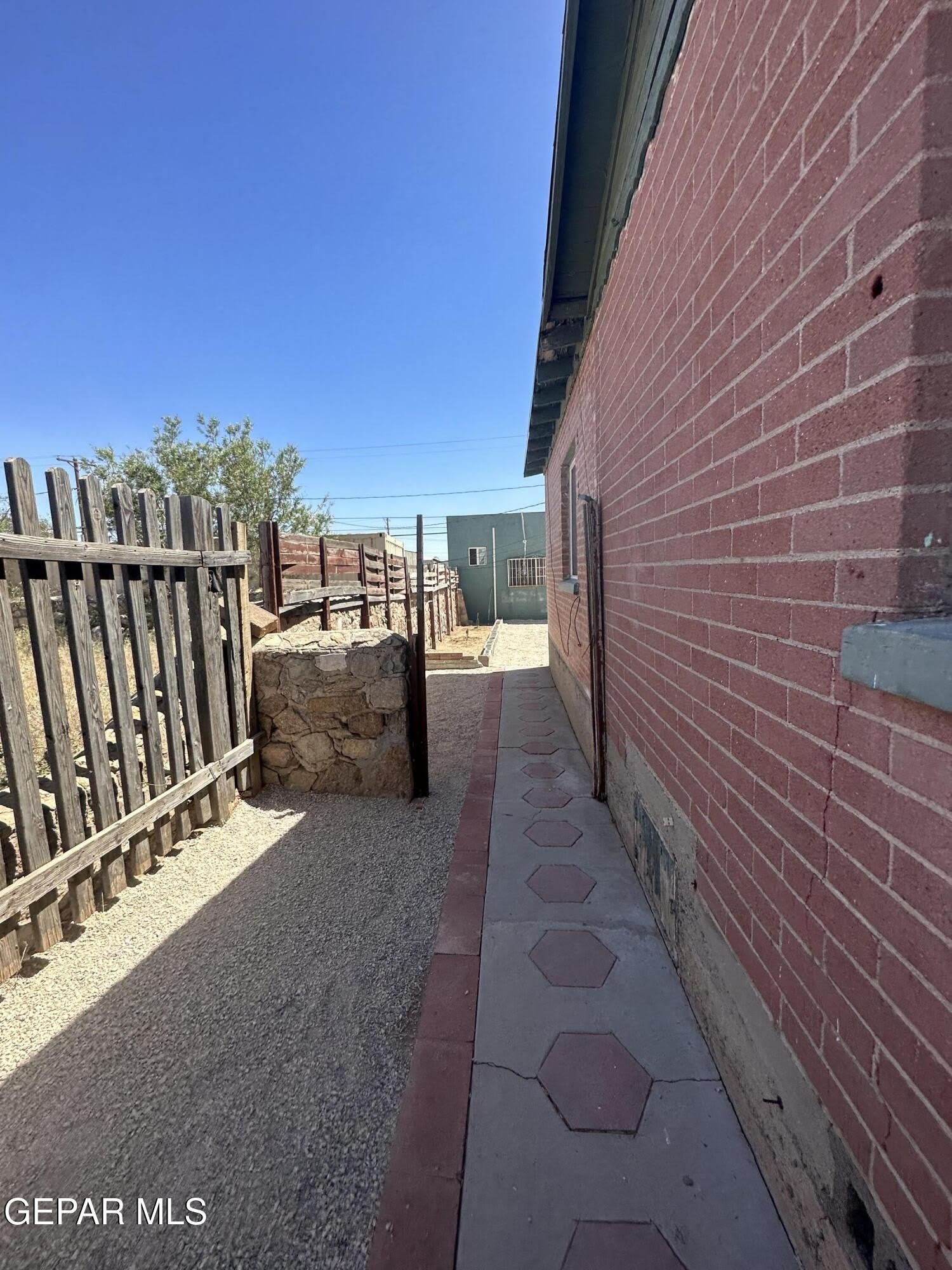 4640 La Luz Avenue – photo 1