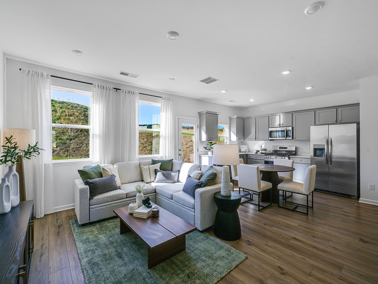 5062 Highwood Dr – photo 2