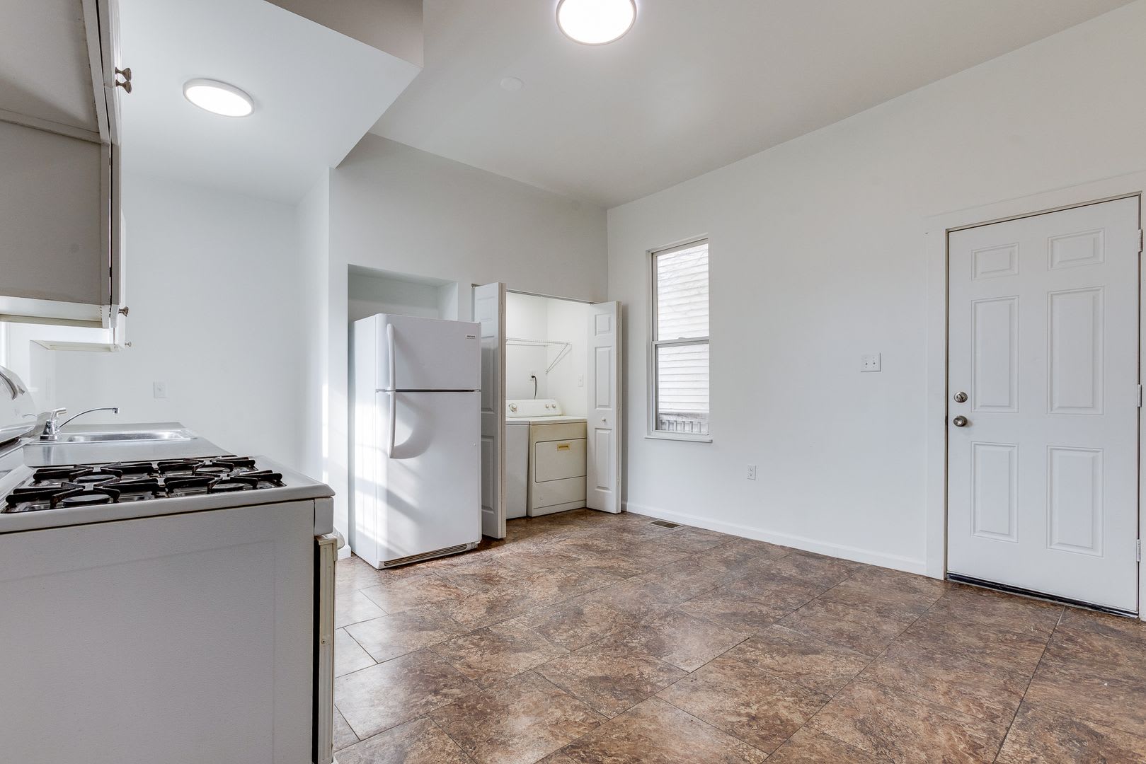 Check out this renovated 2 bed with central a/c in the heart of Allentown! – photo 5