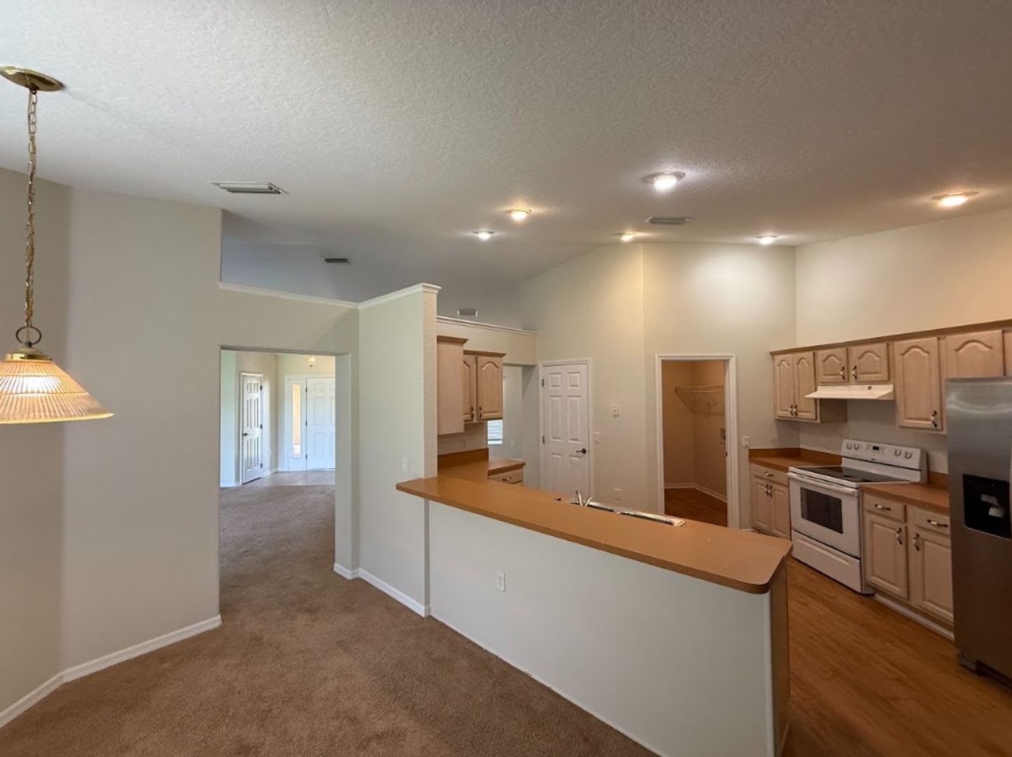 Charming 4-Bedroom, 2-Bath Home for Rent – Marion Oaks! – photo 3