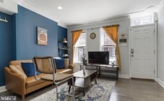 2033 SIGEL Street – photo 1