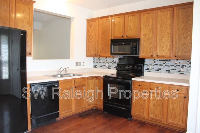 2802 Gross Avenue – photo 3