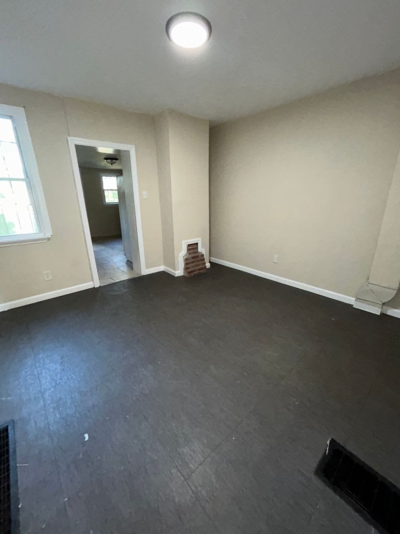 3 beds 1 bath – photo 3