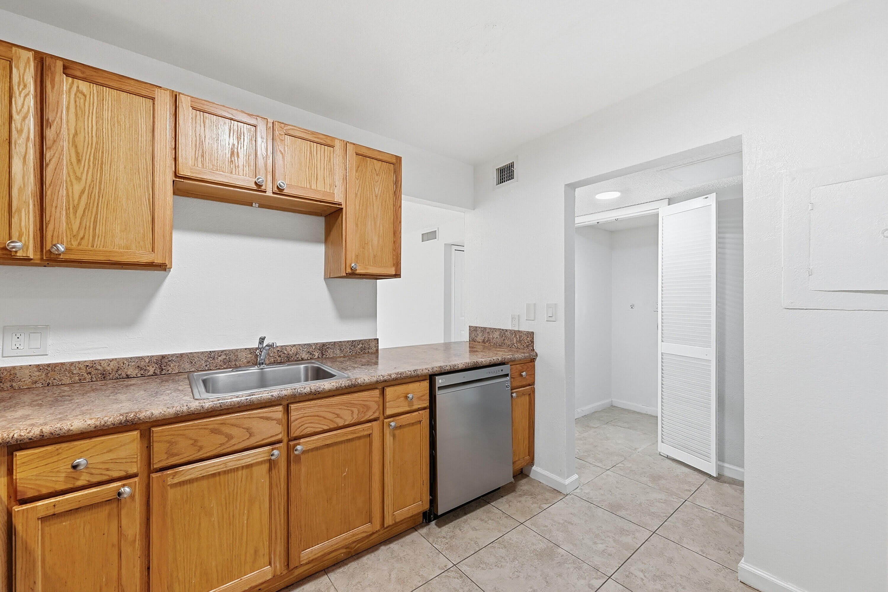 7541 NW 16th Street – photo 5