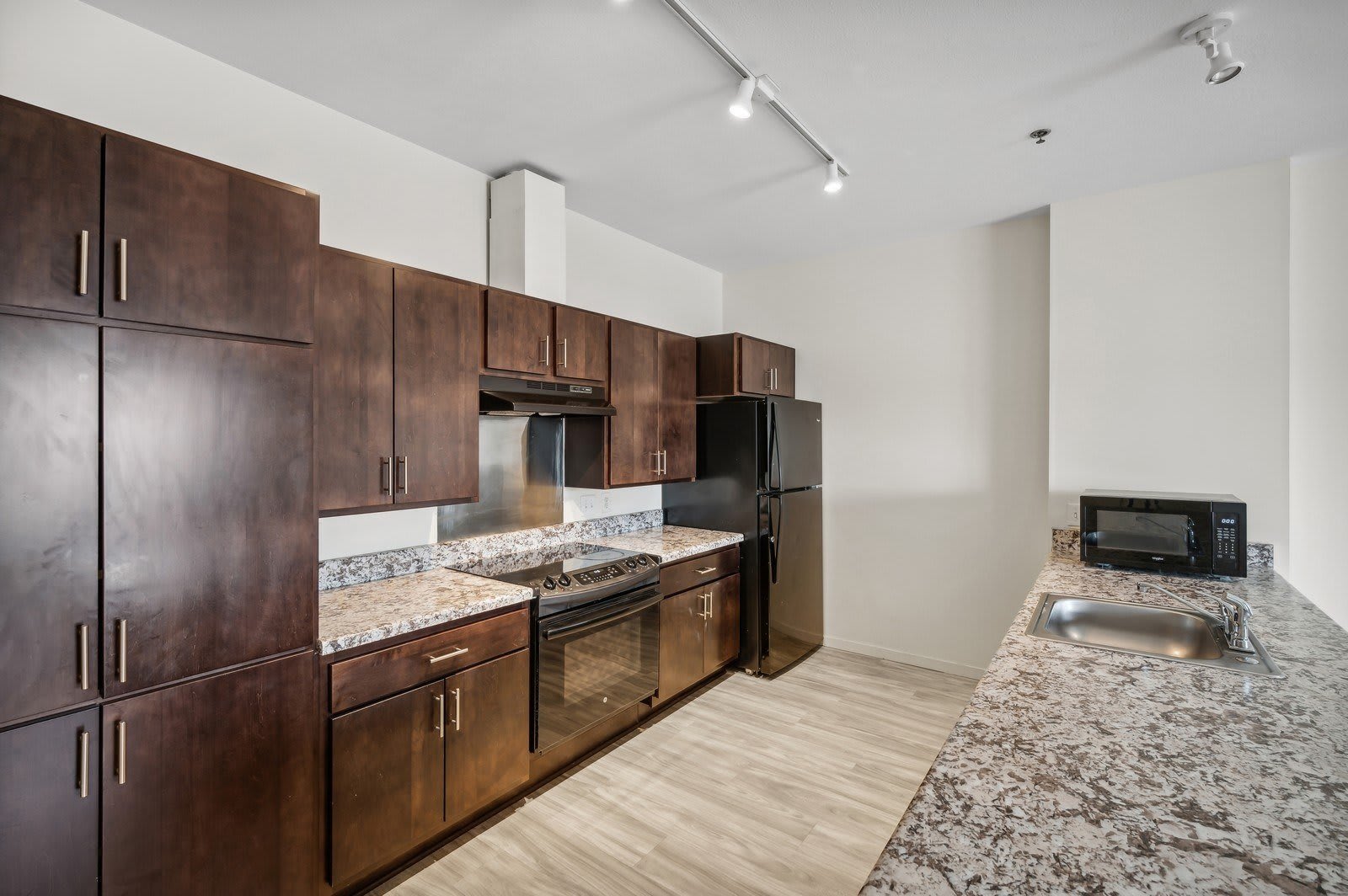 Broadway Flats – photo 1